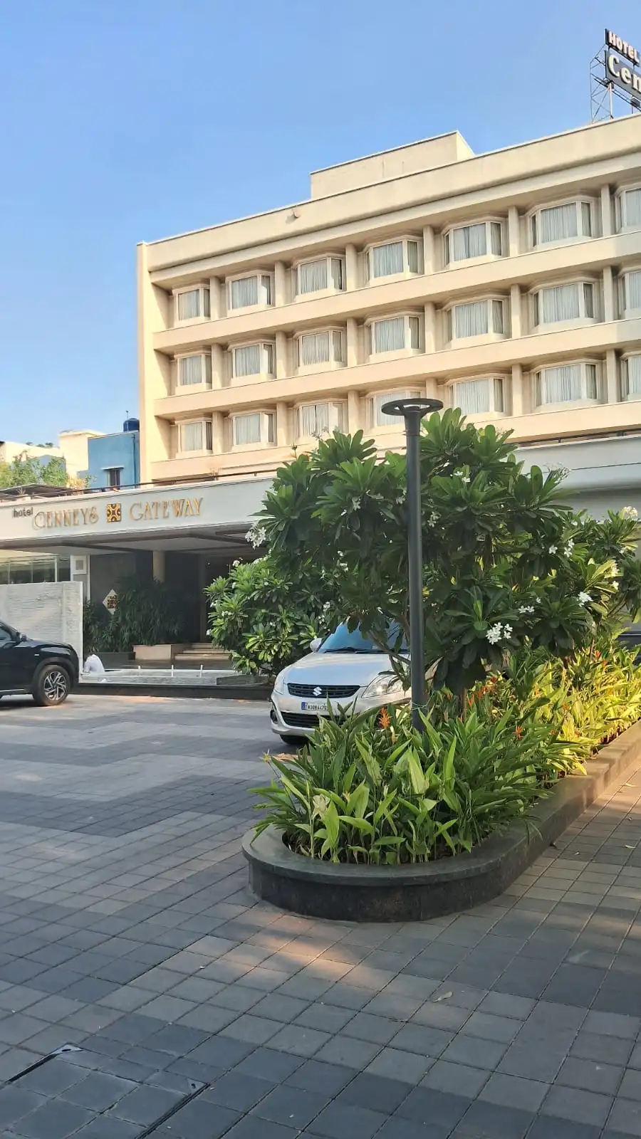 Hotel Cenney's Gateway